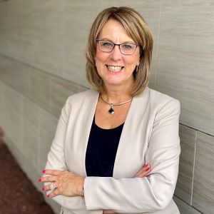 Raupers_Deb_Portrait_300px.jpg
